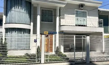 Linda casa com piscina, 3 dormitórios (1 suíte) à venda, São Judas, Itajaí