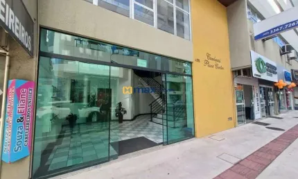 Venda: Sala em prédio comercial no Centro de Balneário Camboriú