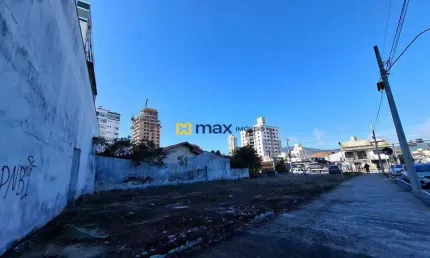 Terreno de esquina com 663m² na Av. Heitor Liberato, São João Itajaí