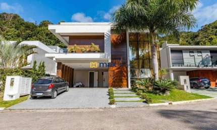 Belíssima casa de alto padrão com 1 suíte máster, 3 suítes e 2 quartos à venda, Fazenda, Itajaí