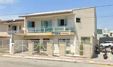 Venda: Casa Com Suíte + 3 Dormitórios e Piscina. Bairro: Dom Bosco (Itajaí).