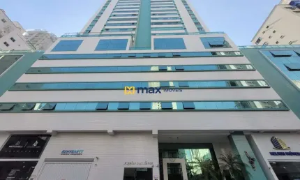 Apartamento Alto Padrão com Vista Parcial do Mar – 3 Suítes e 3 Vagas – Centro de Balneário Camboriú