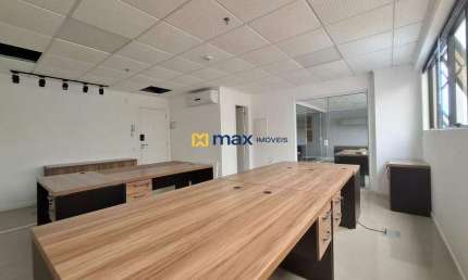 Excelente sala comercial à venda no bairro Fazenda em Itajaí