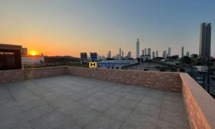 Casa à venda no bairro da Barra – Balneário Camboriú 4 Suítes. Analisa Permuta