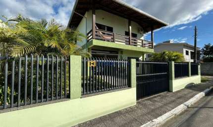 Venda: Casa com 275m² 1 Suíte + 2 Dormitórios, Quadra Mar, Centro, Navegantes