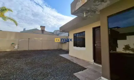 Casa ampla, semi mobiliada com 3 quartos (1 suíte) à venda no bairro Ressacada em Itajaí