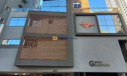 Venda: Apartamento 2 suítes e 2 vagas no Centro de Balneário Camboriú.