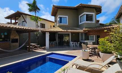 Casa Duplex- 4/4, sendo 3 suítes em Condomínio- Lauro de Freitas