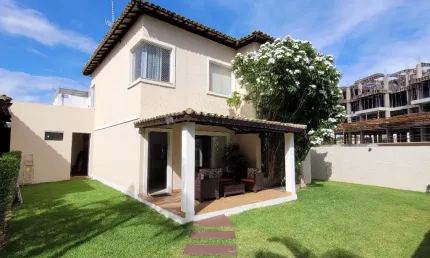 Casa duplex solta 4/4, 1 suíte em condomínio fechado no centro de lauro de freitas-ba