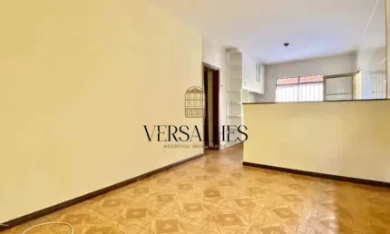 Casa colonial para locação com 3 quartos, 2 banheiros, 360m², no bairro Castelo, com 2 vagas de garagem
