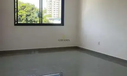 Sala comercial com 43 m², 2 banheiros, localizada no bairro São Luiz