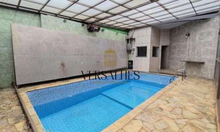 Casa para locação no bairro Santa Cruz com 375 m² e área de lazer com piscina aquecida