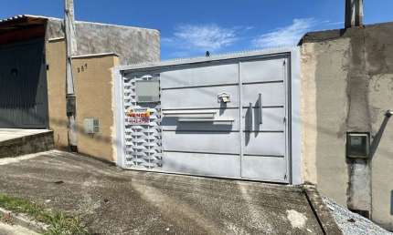 Casa com 2 quartos à venda na Chácara Holiday, Itaquaquecetuba  por R$ 350.000