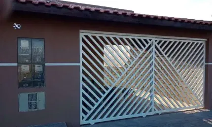Casa à venda no Residencial Jasmim, Itaquaquecetuba  por R$ 400.000
