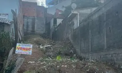 Terreno à venda no Jardim Adriane, Itaquaquecetuba  por R$ 110.000