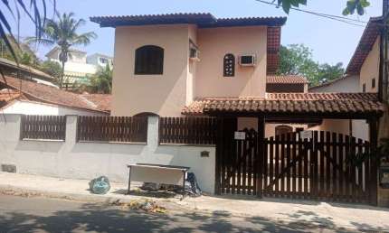 Casa com 5 dormitórios para alugar por R$ 4.190/mês - Itaipu - Niterói/RJ