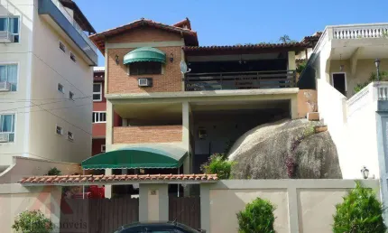 VENDA - Casa com 4 dormitórios. Itaipu - Niterói/RJ