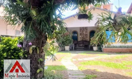 Casa à Venda em São Francisco, Niterói - RJ | 3 Quartos (2 Suítes), Quintal Grande, Área Gourmet e Excelente Localização