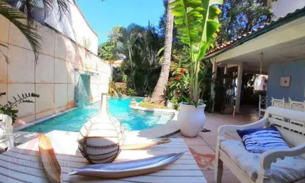 Casa Duplex à venda em Itaipu, Niterói – 3 quartos, suíte, piscina e área verde a 5 minutos de Itacoatiara