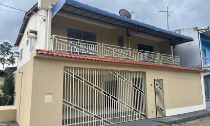 VENDO SOBRADO ESPAÇOSO EM RESIDENCIAL FECHADO – ANANINDEUA