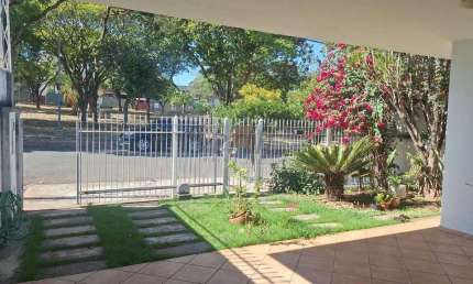 Casa com 3 quartos à venda na Barão do Rio Branco, 113, Jardim Centenário, Mogi Guaçu, 300 m2 por R$ 550.000