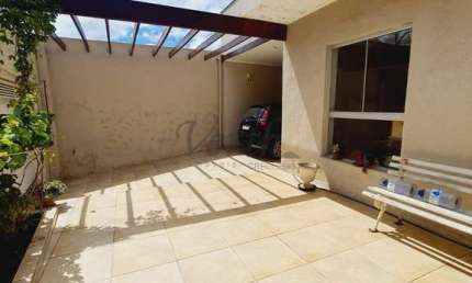 Casa com 3 quartos à venda na Agudos, 121, Jardim Santa Helena, Mogi Guaçu, 340 m2 por R$ 650.000