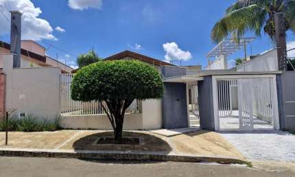Casa com 3 quartos à venda na Albertina Rodrigues Ferreira, 472, Parque Residencial Cambuí, Mogi Guaçu, 300 m2 por R$ 650.000