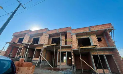 Sobrado com 2 dormitórios sendo 2 suítes à venda, 109 m² - Sertão do Maruim - São José/SC