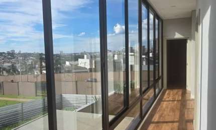 Condomínio Tamboré - Belo Sobrado de 277m² á venda.