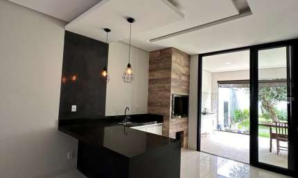 Casa com 4 quartos à venda na Avenida Doutor Misael Rodrigues de Castro, 1000, Conjunto Segismundo Pereira, Uberlândia