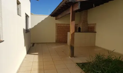 Casa com 3 quartos à venda na Rua Alice de Freitas, 100, Alto Umuarama, Uberlândia
