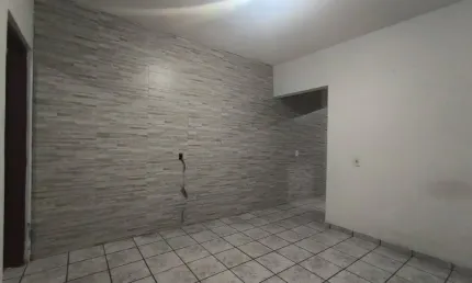 Casa com 2 dormitórios para locação no barreto, não é independente e não tem garagem.