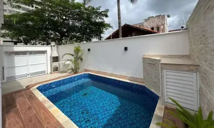 Sobrado com Piscina ? Seu Ref&#250;gio na Praia Grande - Aviação!