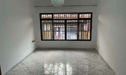 Sobrado de 280 metros na Vila Carrão próximo ao terminal de ónibus.