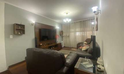 Sobrado na Vila Formosa com 240 m² terreno, 4 quartos, 1 suítes e 2 vagas.