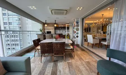 Apartamento na mooca mobiliado de 180m², com 3 suítes e 3 vagas.