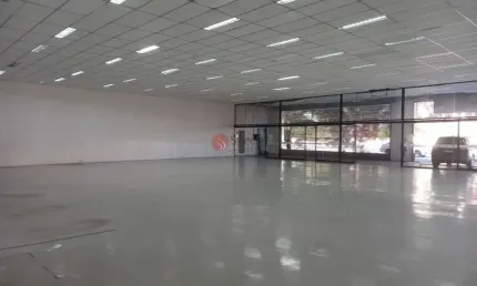 Galpão comercial na avenida interlagos com 1314 metros.