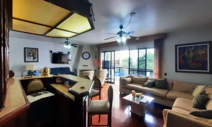 Apartamento na Mooca com lazer espetacular, 3 vagas de garagem, paralelas e depósito.