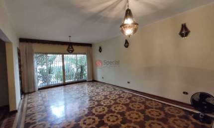 Casa térrea no Jardim Anália Franco, 4 dormitórios, 2 suítes.