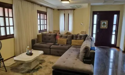 Sobrado na vila formosa com 4 quartos, 1 suíte, 6 vagas de garagem.