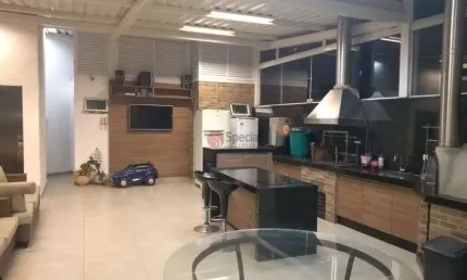 Prédio comercial e residencial no Parque São Jorge.