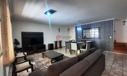 Sobrado a venda, com 3 quartos próximo Metrô Alto Ipiranga.