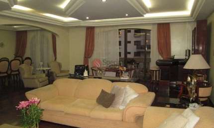 Apartamento a venda , 4 dormitórios , 4 vagas grandes e fixas e uma das melhores ruas do Tatuapé .