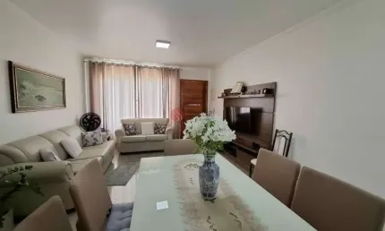 Sobrado a venda, 117 m², 2 Suítes, espaçosa cozinha, quintal , 2 vagas