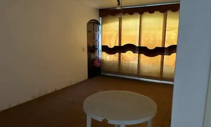 Casa terreá  na Vila Carrão com 2 quartos e um galpão no fundo.