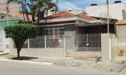 Casa térrea na Vila Carrão à 600 metros da futura estação de Metrô.