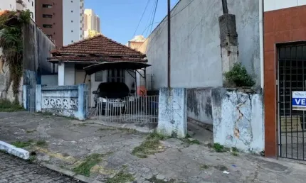 Terreno com duas moradias  antigas para venda no Anália Franco.