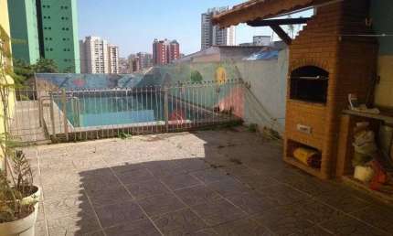 Sobrado com piscina, churrasqueira , 4 quartos, 2 suítes , 6 vagas .