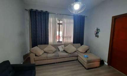 Casa na Vila Formosa com 2 quartos e 3 vagas de garagem.