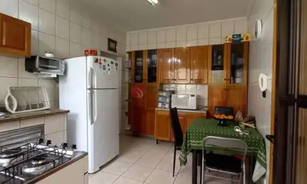Casa Térrea a venda com 10 m de frente ,  3 quartos, 1 suíte, 2 vagas. Anália Franco.